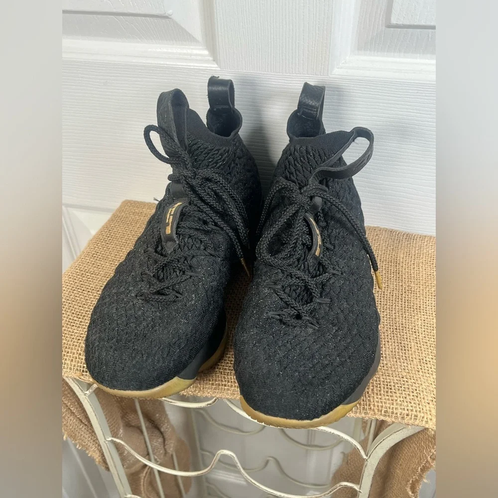 Nike lebron 15